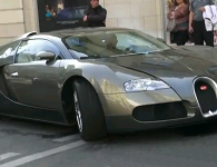 Samuel Eto'o à l’intérieur de sa Bugatti Veyron
