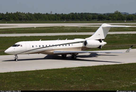 Son Global Express BD700, un jet capable de relier deux point n'importe où sur le globe en ne faisant qu'une seule escale. Il contient une salle de conférence, une chambre et une salle de bain, et peut atteindre une vitesse de 950 km/h/ Prix: 45 millions d'euros 
