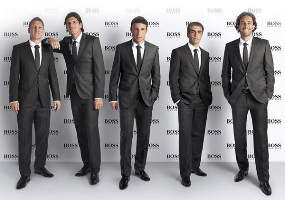 Hugo Boss se lance sur plusieurs tableaux. Alors que la c&eacute;l&egrave;bre maison de haute couture continue de servir les int&eacute;r&ecirc;ts des plus fortun&eacute;s (ici le club Allemand du Bayern Munich) la marque se rend aussi plus accessible au porte monnaie europ&eacute;en