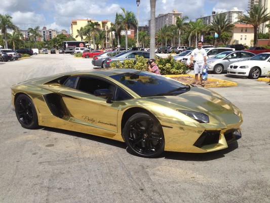 Lamborghini-aventador-plaquee-or-luxe