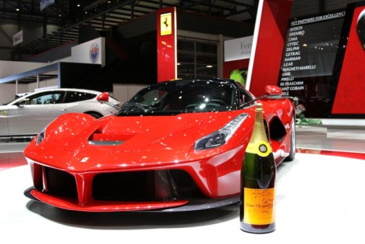 Ferrari-and-Veuve-Clicquot-Champagne1-528x353